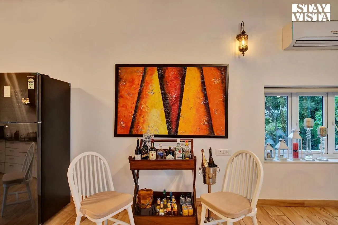 Villa Stayvista's Glasshouse: Orchard Farmstay with Pool and Relaxation Gurgaon