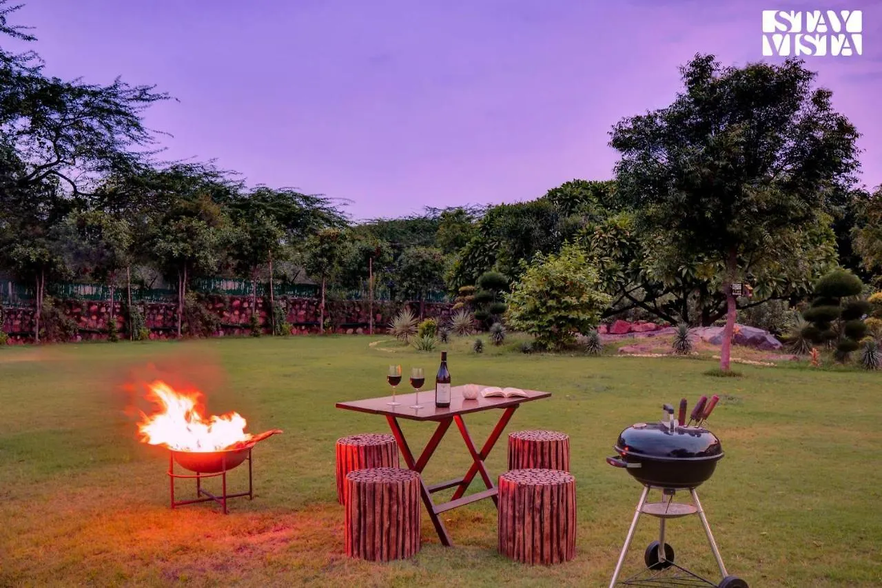 Stayvista's Glasshouse: Orchard Farmstay with Pool and Relaxation Gurgaon 0*,