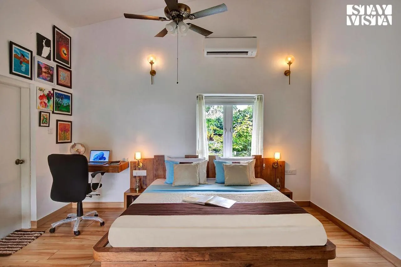Villa Stayvista's Glasshouse: Orchard Farmstay with Pool and Relaxation Gurgaon