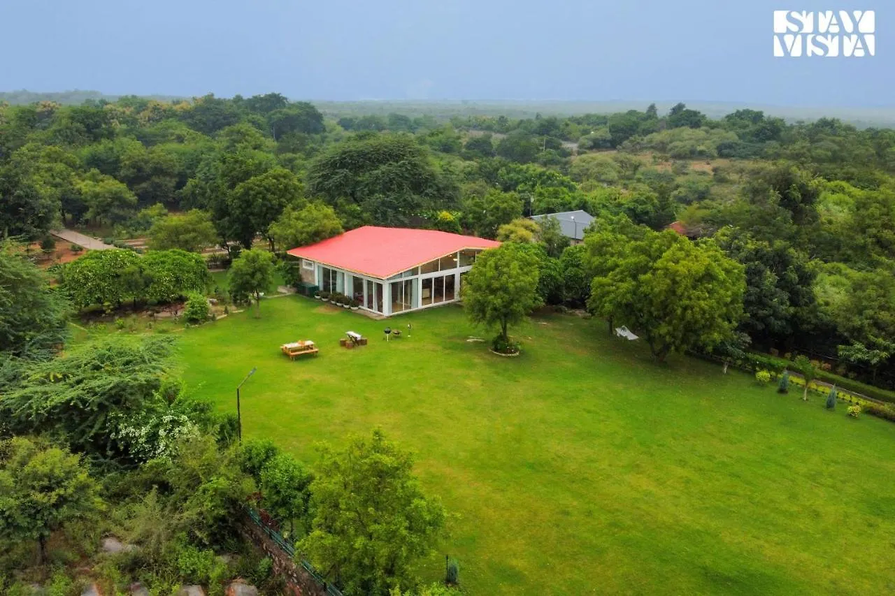 Stayvista's Glasshouse: Orchard Farmstay with Pool and Relaxation Gurgaon 0*,